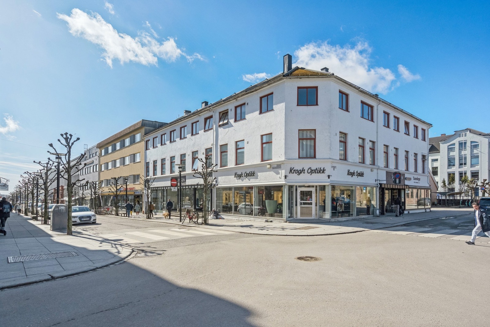 Innenfor en radius av 300 meter har du tilgang til tog og buss, og det er kun noen få hundre meter lenger å gå til fergekaia. Galleribilde