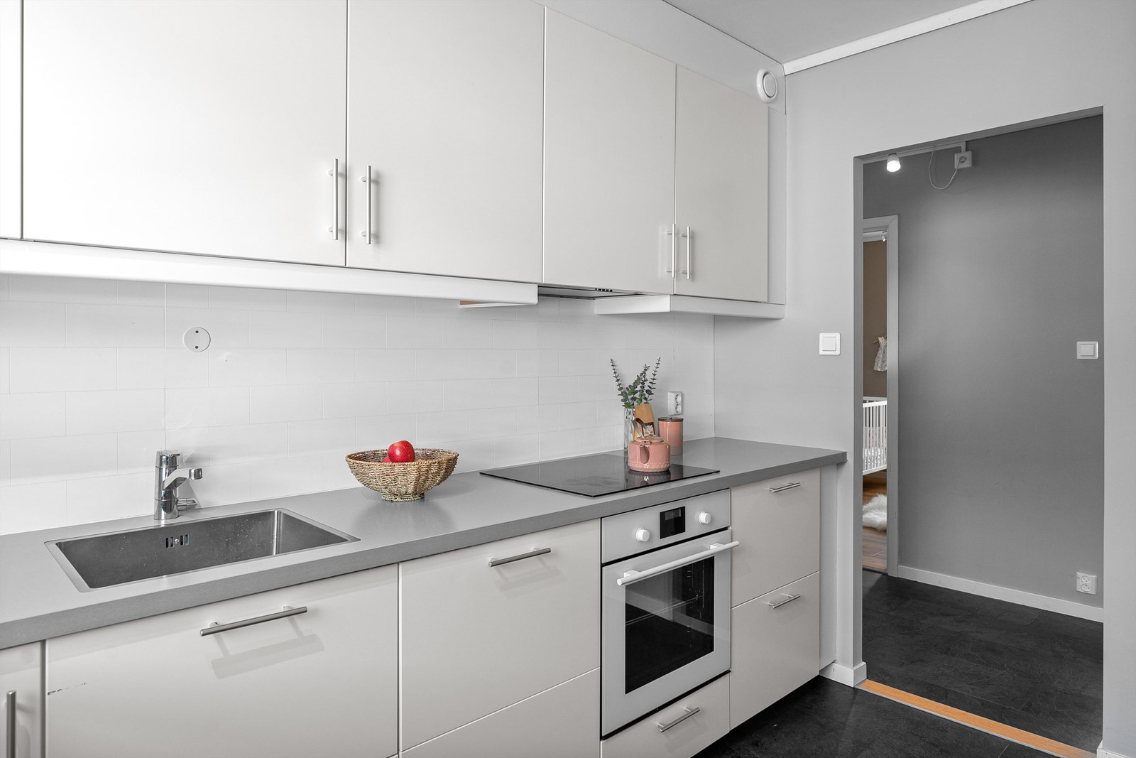 - Alle hvitevarer på kjøkken medfølger handelen - Galleribilde