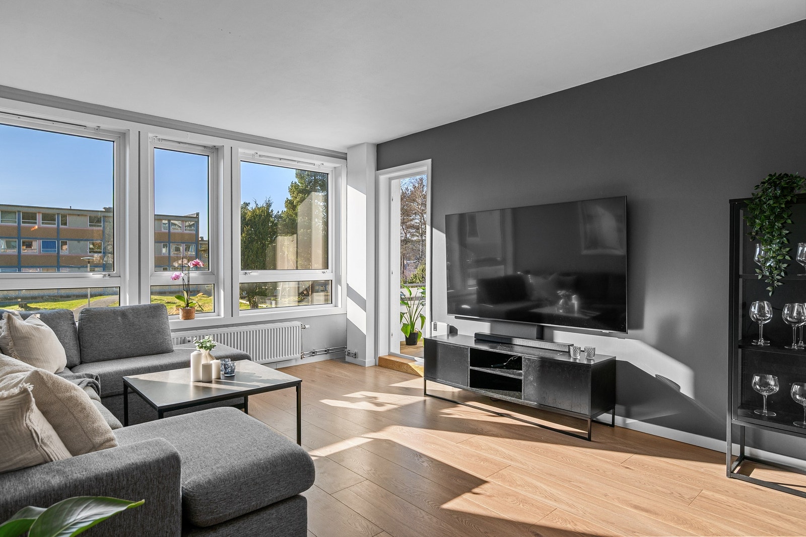 - Utgang til vestvendt balkong på ca. 8 kvm - Galleribilde