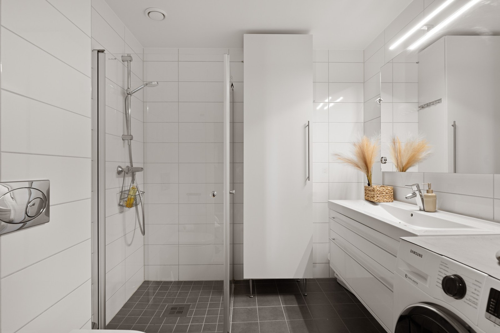 I tilknytning ligger et romslig baderom Galleribilde