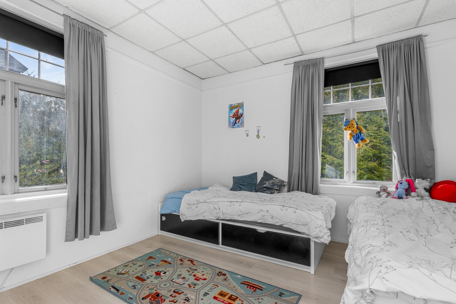 Soverom 2, 1. etasje. Rommet er på byggemeldte tegninger angitt som spisestue. Galleribilde