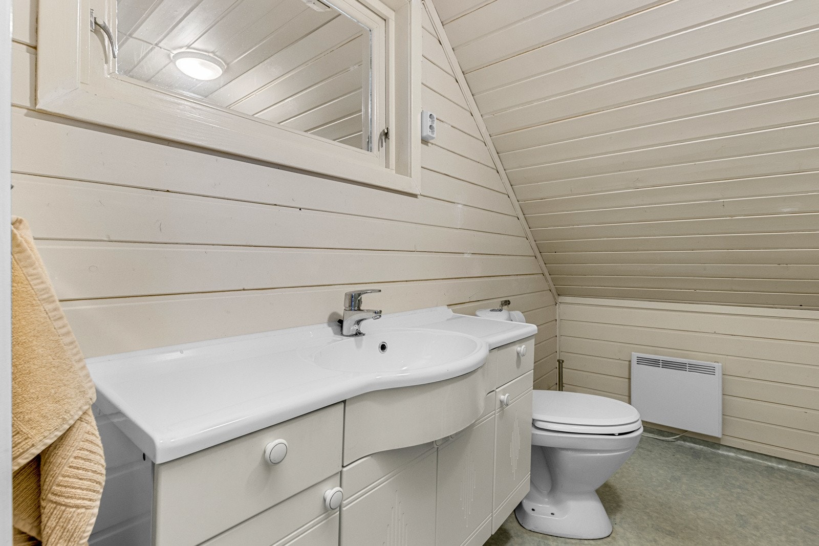 Bad i leilighet over garasje. Galleribilde