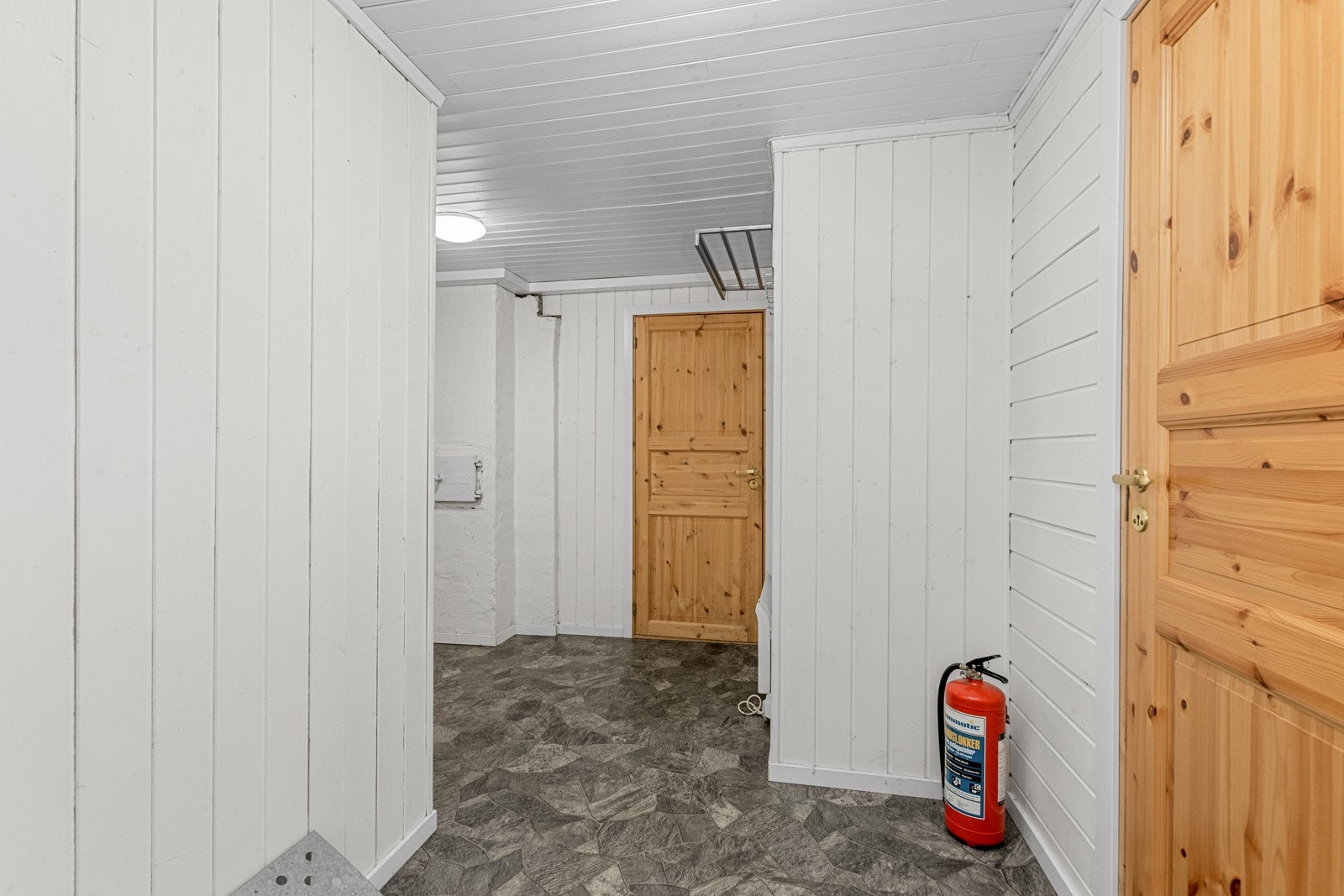 Gang i kjeller. Galleribilde