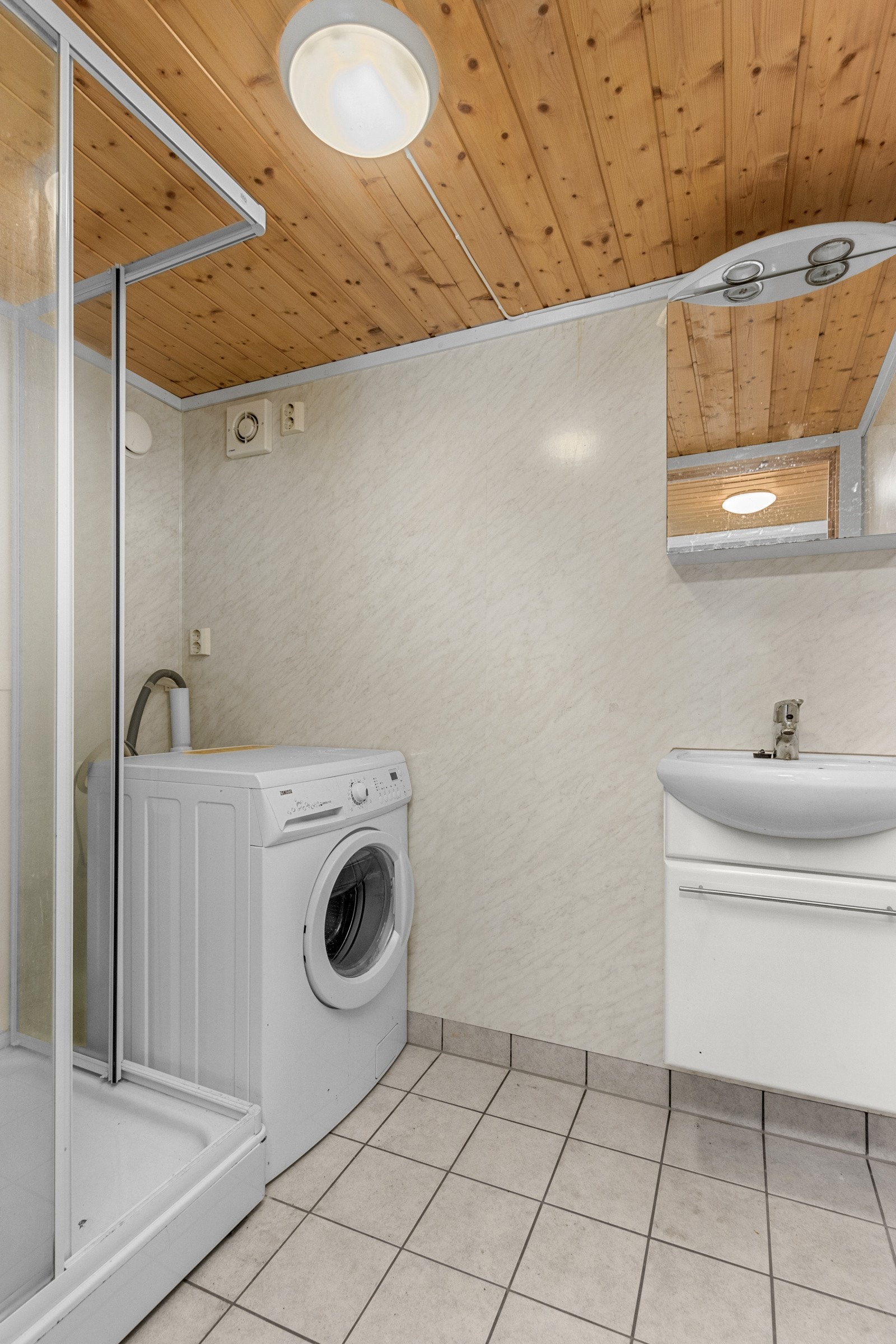 Bad i kjelleretasje Galleribilde