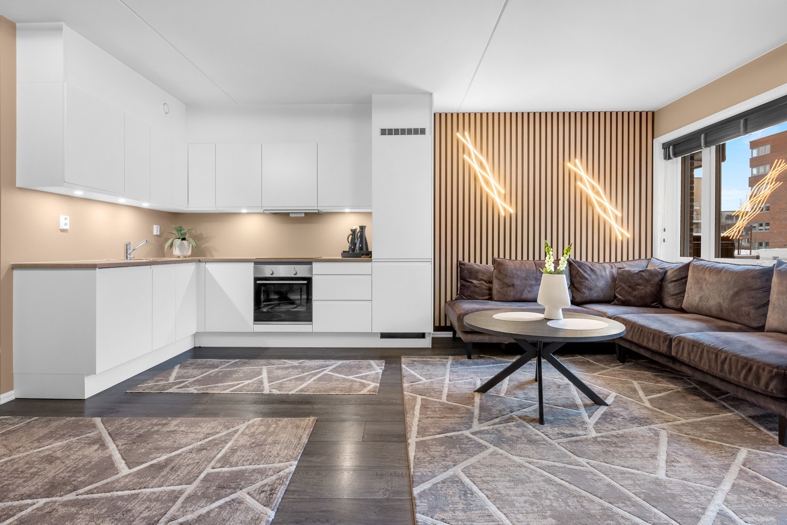 Attraktiv og romslig 4(5)- roms leilighet | Solrik terrasse | Garasje Galleribilde