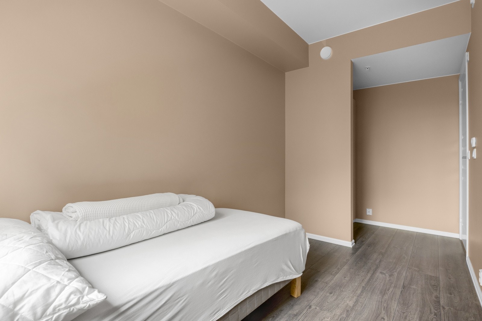 Soverom 2 og 3 kan innredes med seng, garderobeskap, skrivebord mm. Galleribilde