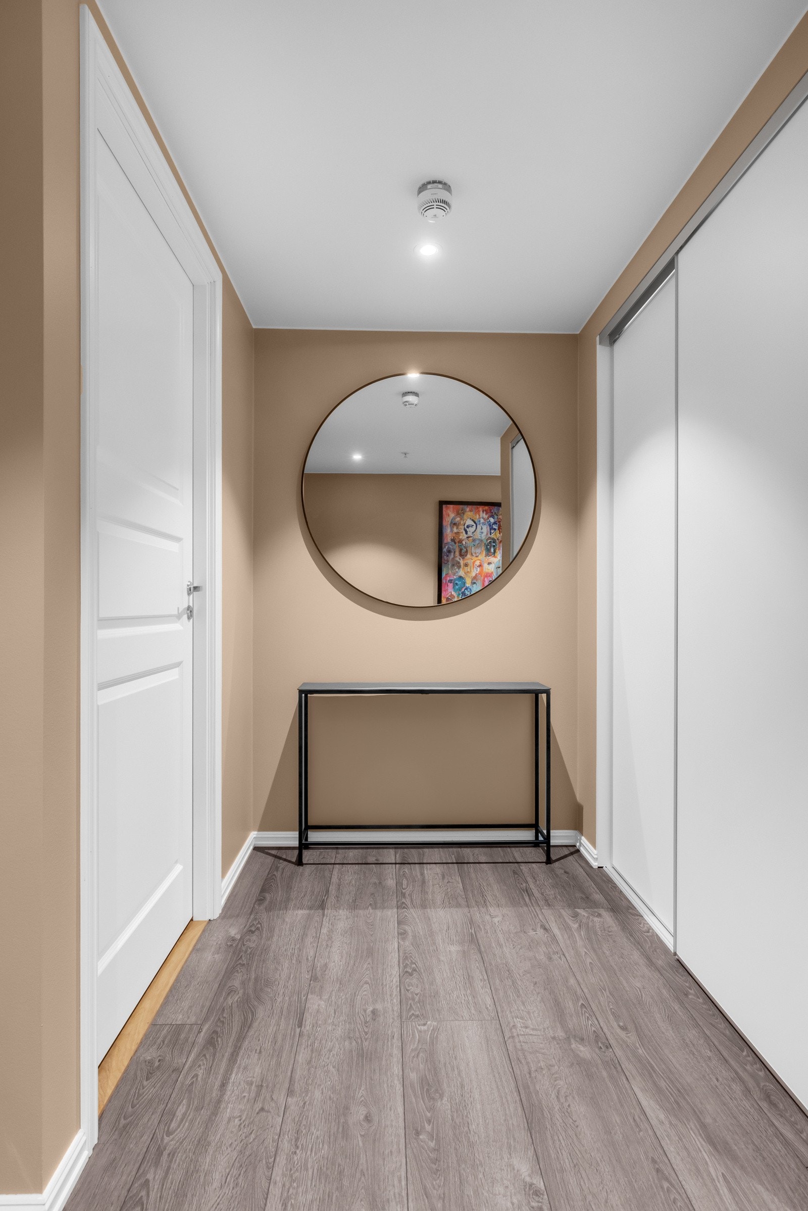 Plassbygd skyvedørsgarderobe er opprinelig byggemeldt som bod, og ikke godkjent til varig opphold. Galleribilde