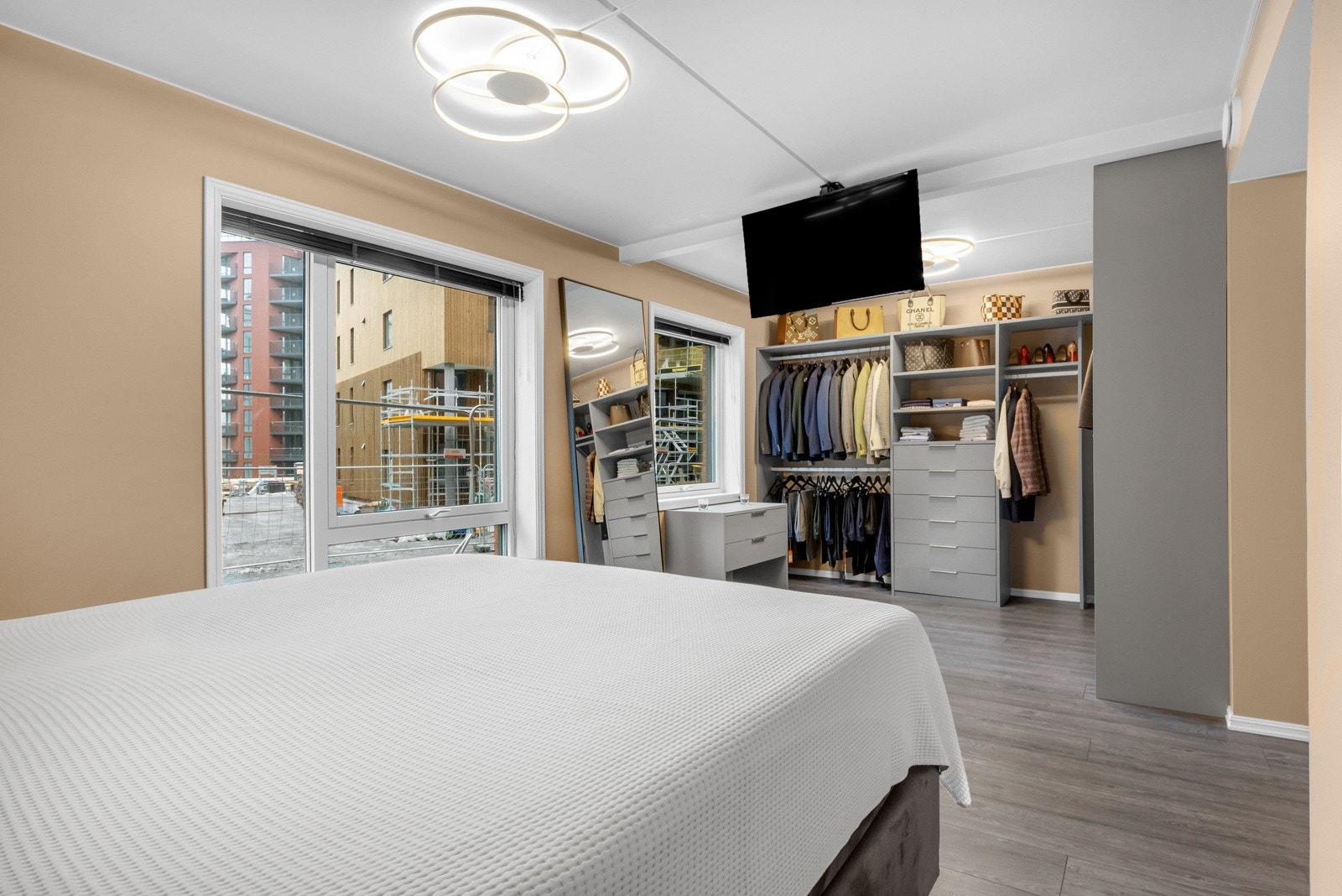 Det er etablert en åpen garderobeløsning. Galleribilde