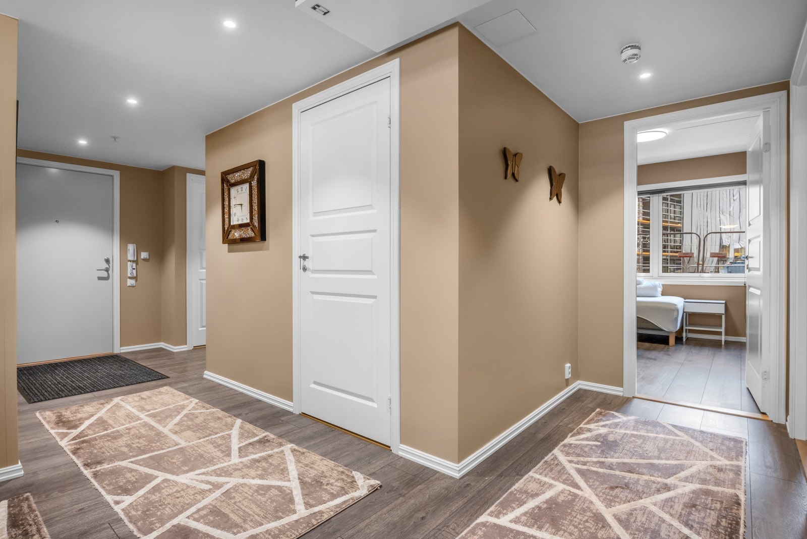 Adkomst til leiligheten innvendig bod. Galleribilde