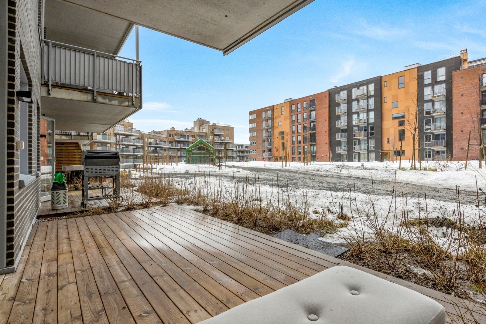 Et yndet sted å benytte når grillsesongen kommer. Herfra er det enkel adkomst til fellesarealene. Galleribilde