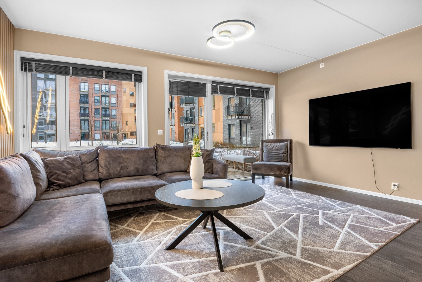 Boligen holder høy standard og er beliggende i 1. etasje. Galleribilde