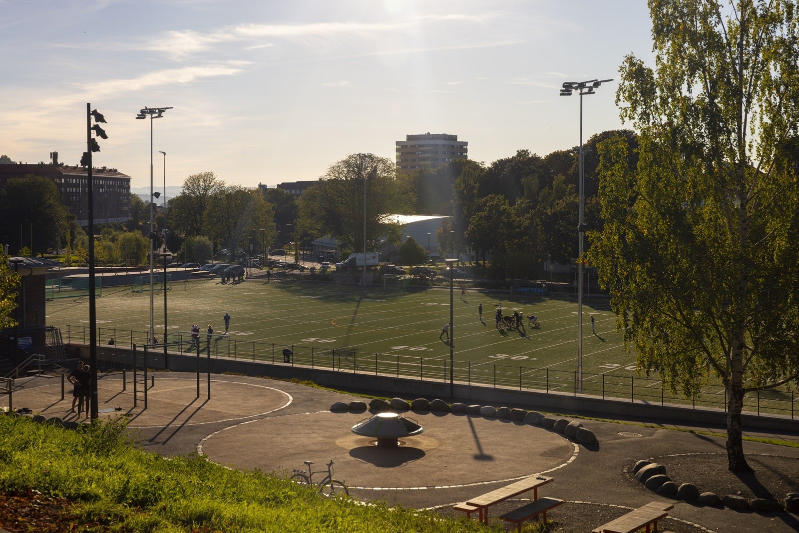 Kort vei til Jordalparken med flotte uteområder og ny ishall. Galleribilde