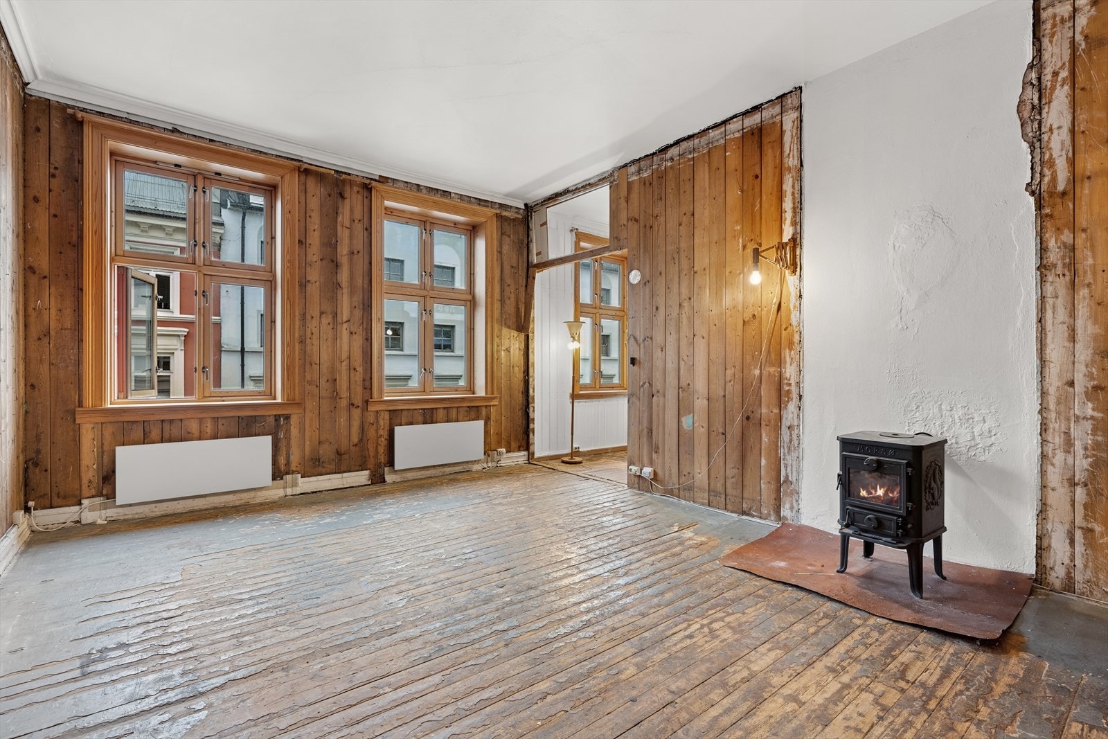 Her kan du sette ditt eget preg på leiligheten, som har god takhøyde og flott lysinnslipp. Galleribilde