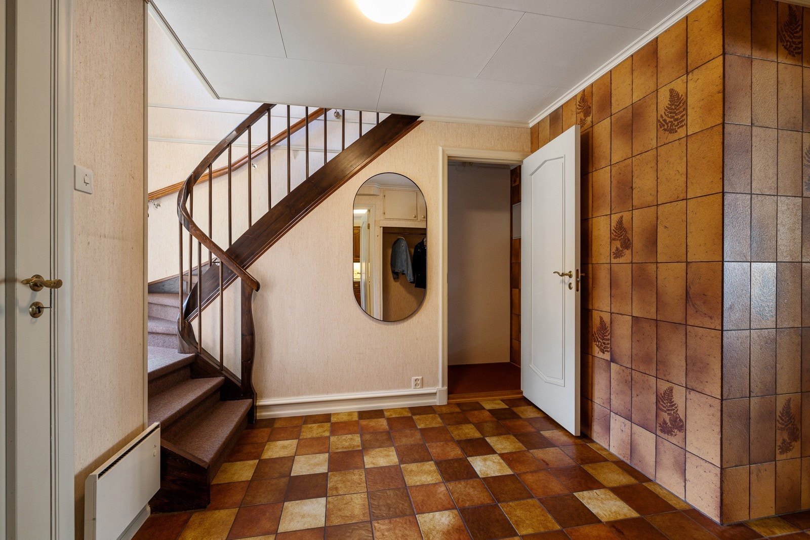 Fra gangen har du trapp opp til 2. etasje. Galleribilde