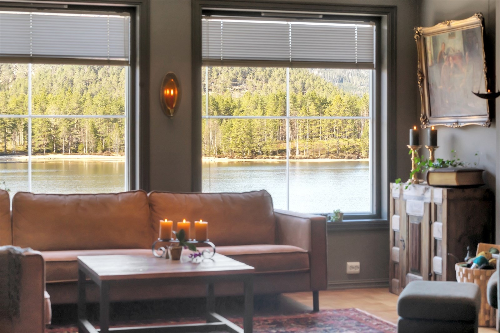 Harmonisk og naturskjønn atmosfære. Galleribilde