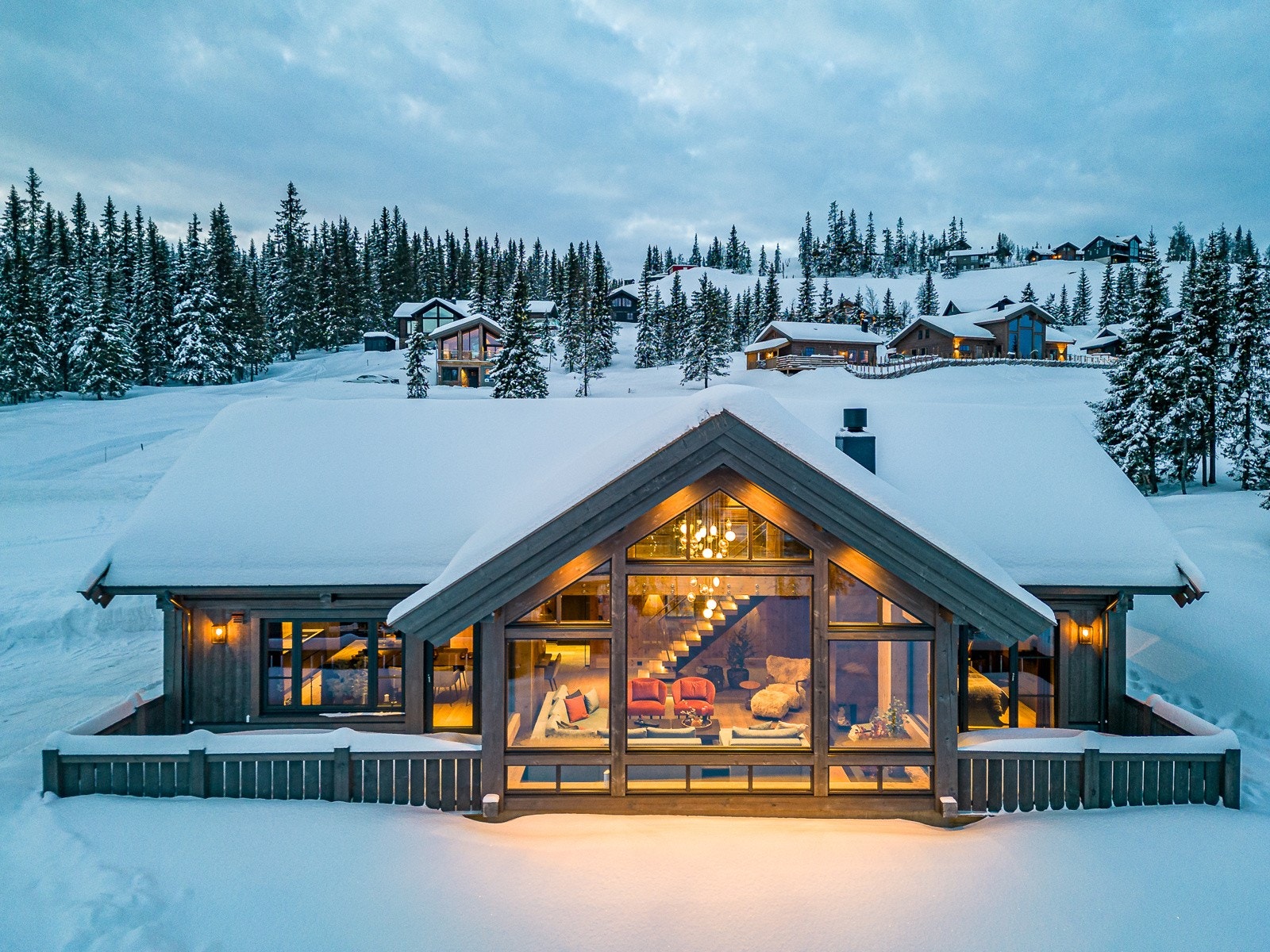 Velkommen til Laftestølen og hytte 18-L316! Bilde av lik hytte på en annen tomt på Laftestølen. Avvik vil forekomme