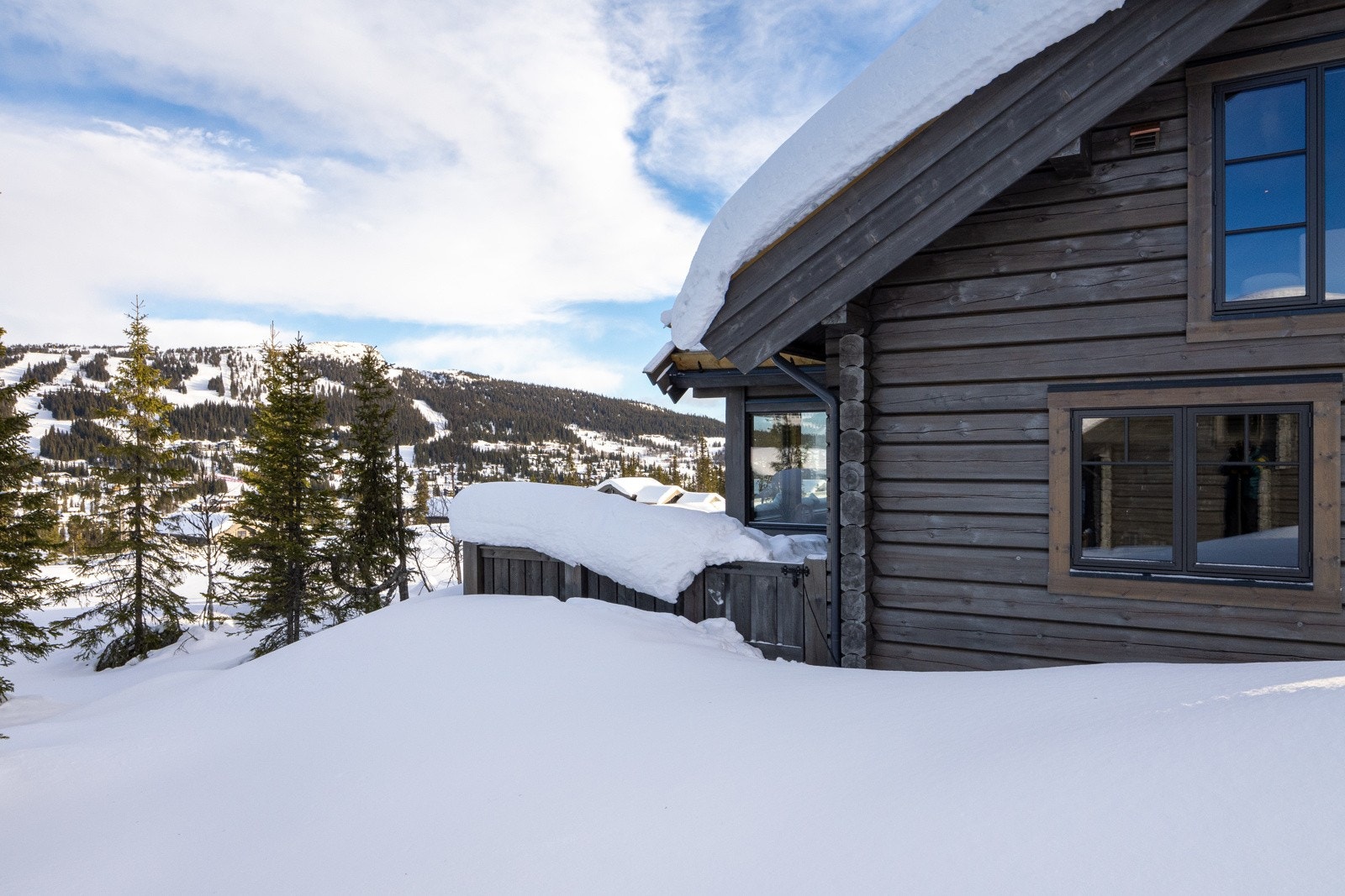 Bilde av lik hytte på en annen tomt på Laftestølen. Avvik vil forekomme