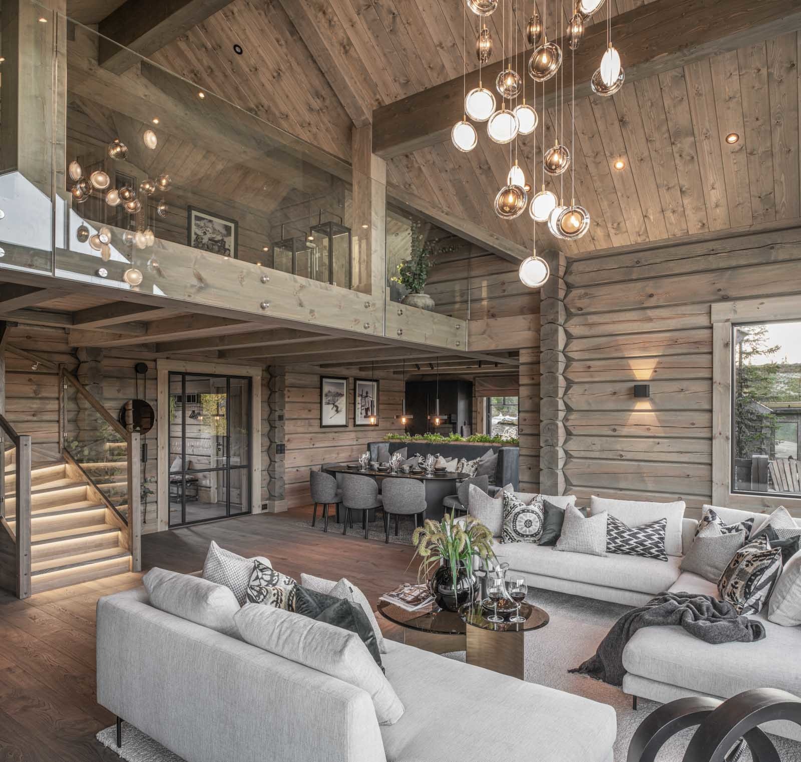 Eksklusiv laftehytte fra LHM, med flotte detaljer og kvalitet i alle ledd. Bilde av lik hytte på en annen tomt på Laftestølen. Avvik vil forekomme