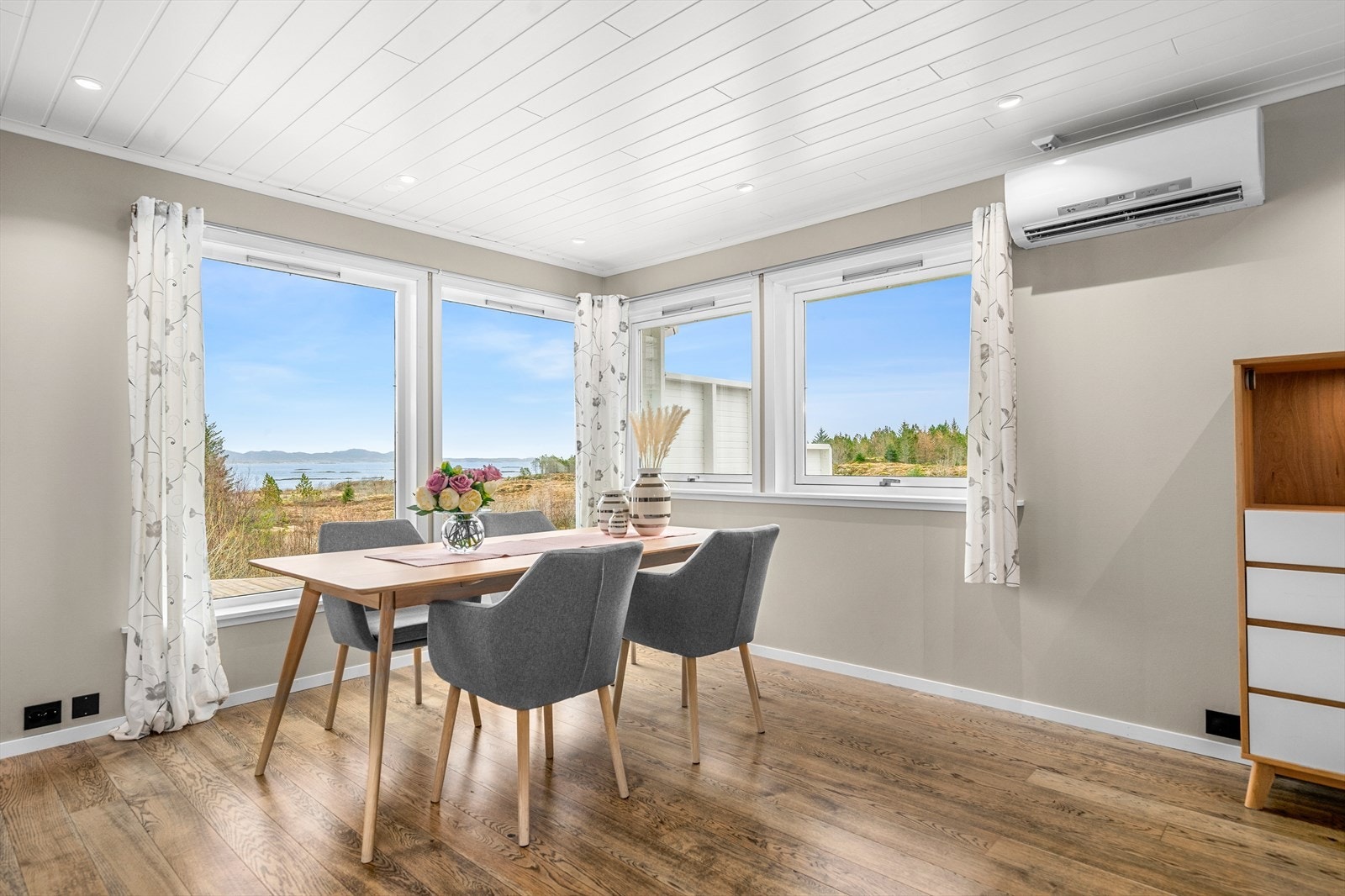 Spisestue med flott utsikt! Galleribilde