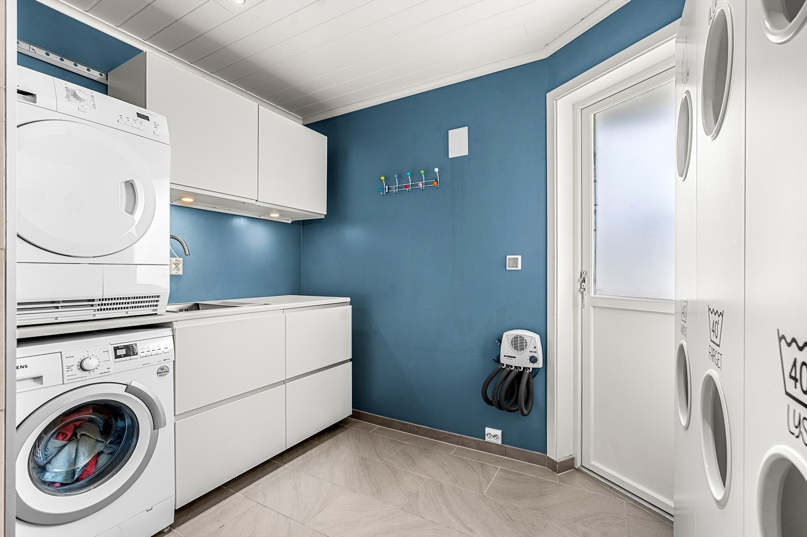 Bad/vaskerom med egen inngang Galleribilde