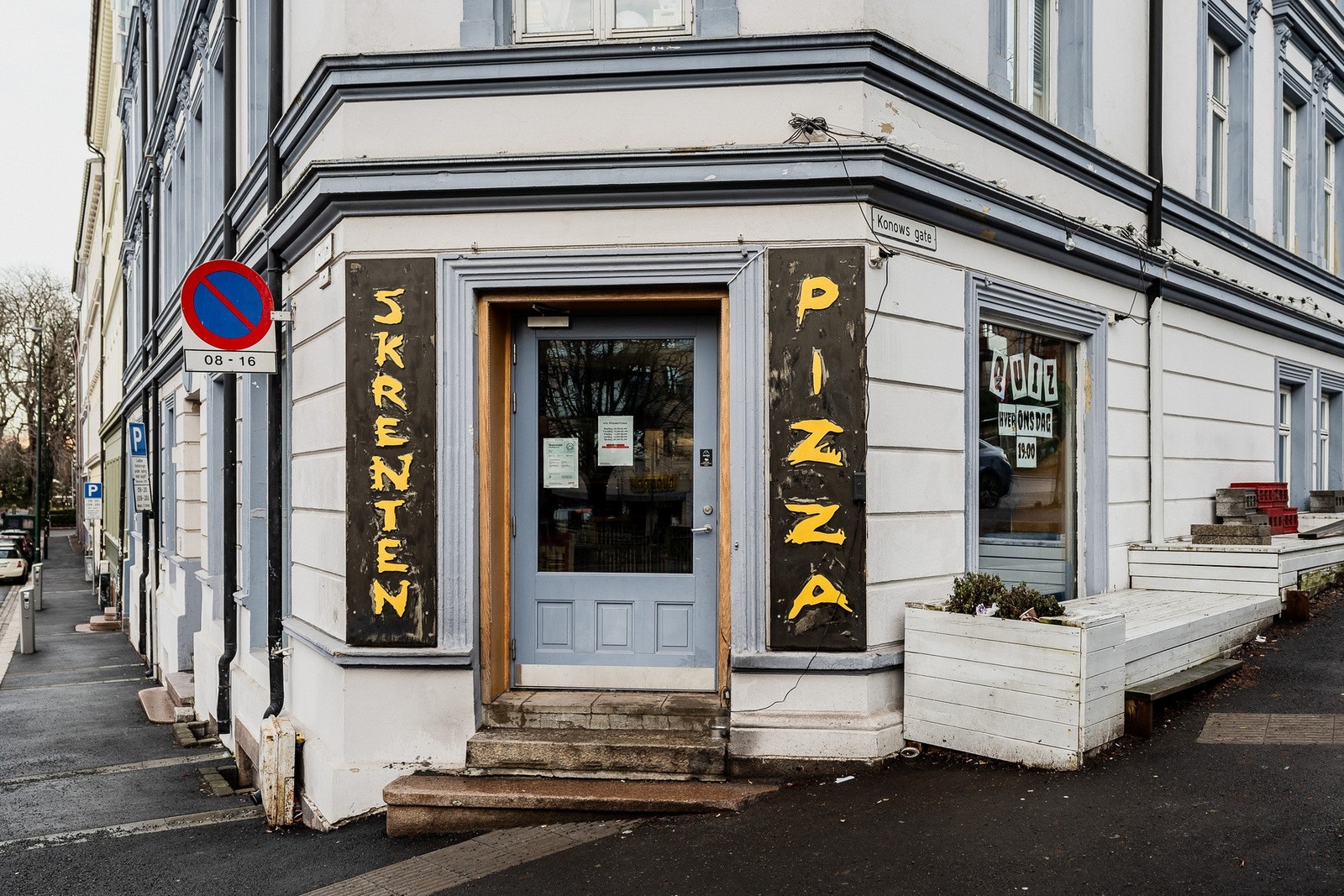 Populære Skrenten pizza rett over gata. Galleribilde