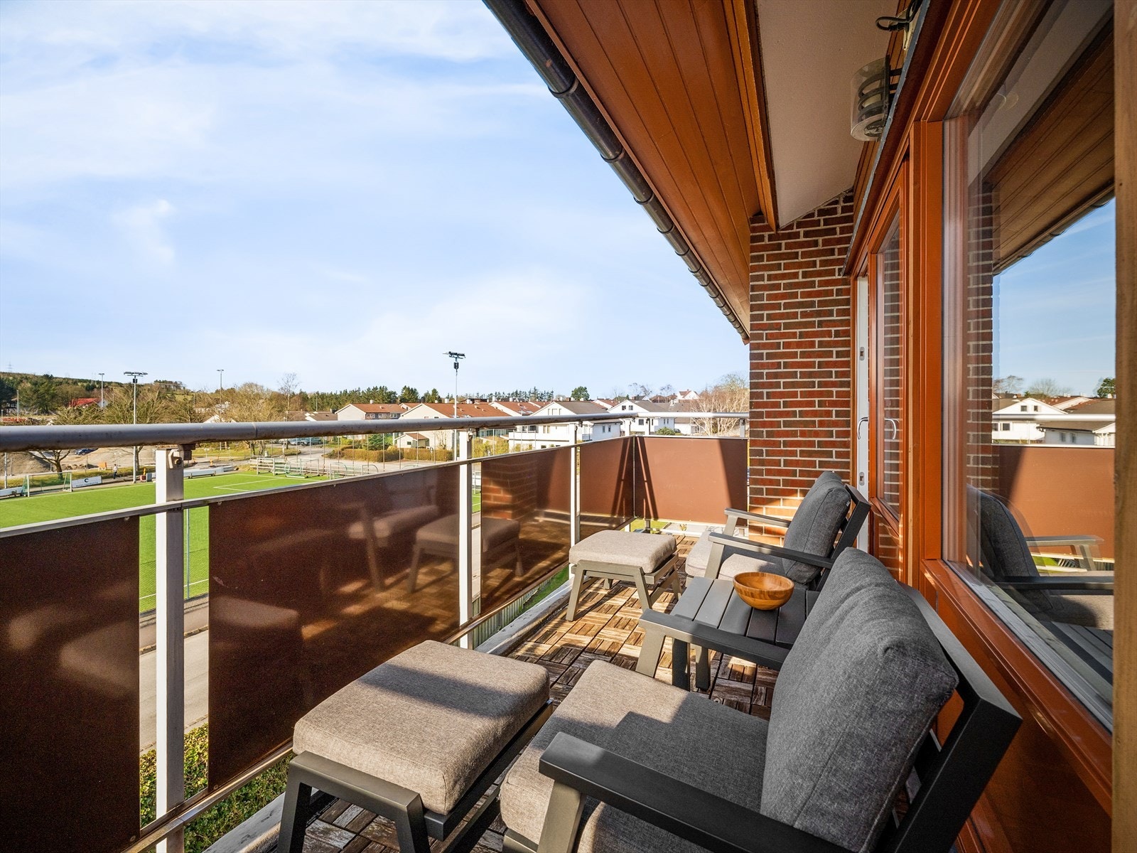 Balkong med sol på ettermiddag Galleribilde