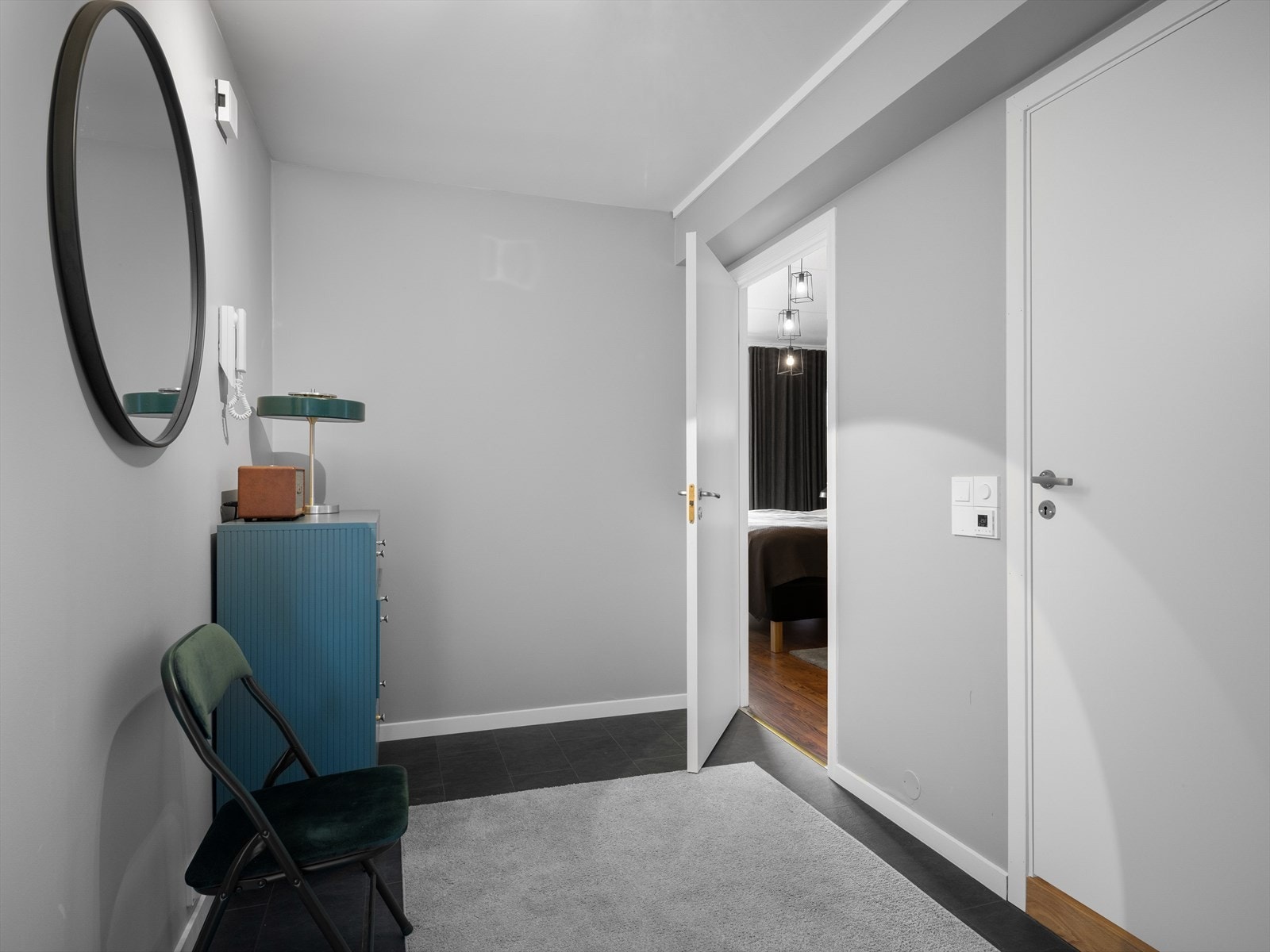 Entré/gang med plass til å henge i fra seg yttertøy eller om ønskelig montere garderobeskap Galleribilde