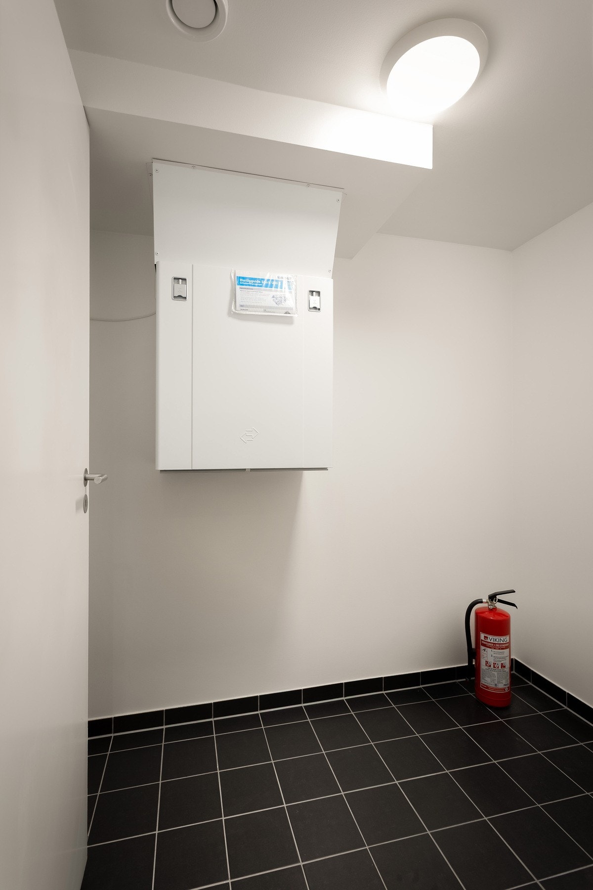 Bod og teknisk rom innenfor bad Galleribilde