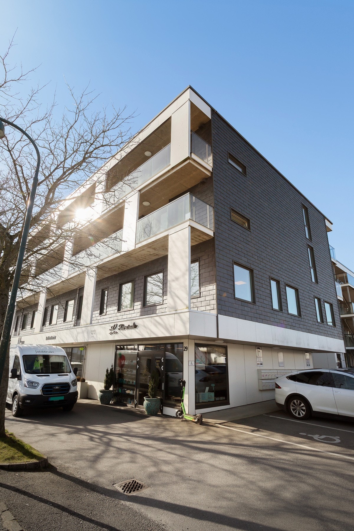 Flott beliggende sentralt på Hinna Galleribilde