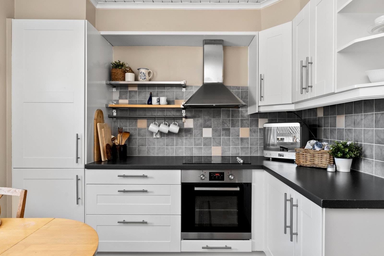 God skap- og benkeplass Galleribilde