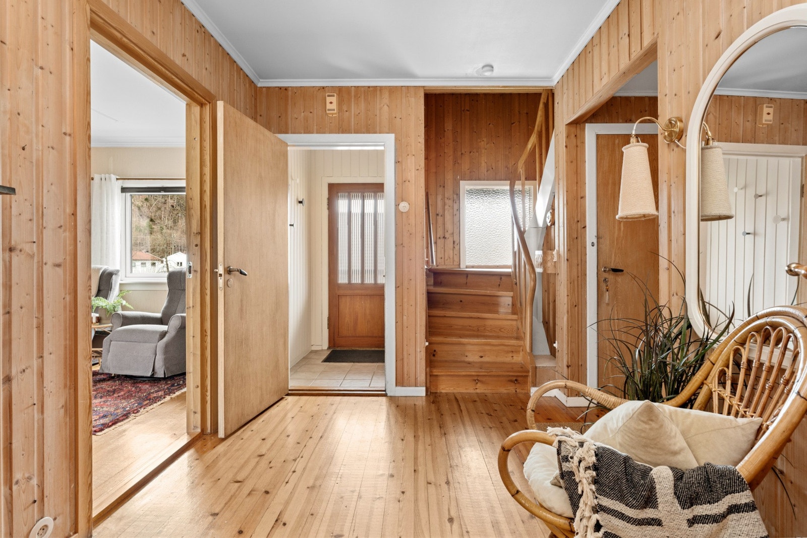 Slipte tregulv i entreen Galleribilde