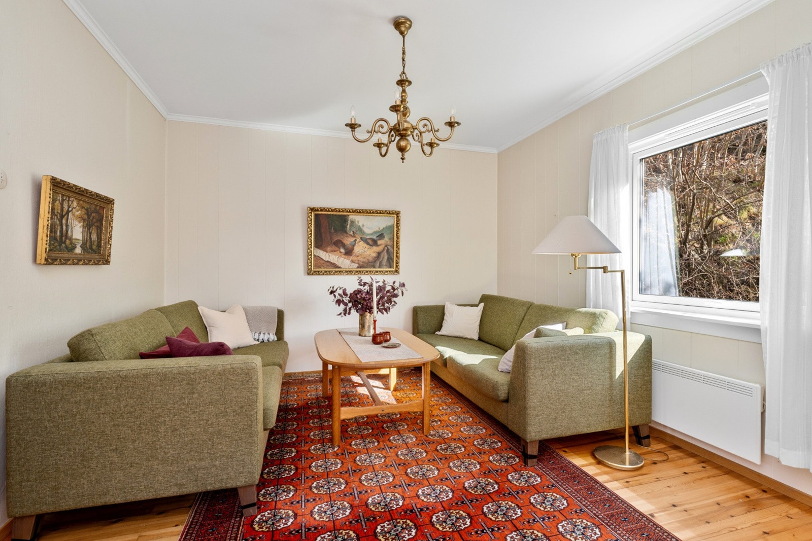 Hyggelig stuedel - her var det opprinnelig et soverom og kan enkelte lukkes ved behov for flere soverom. Galleribilde