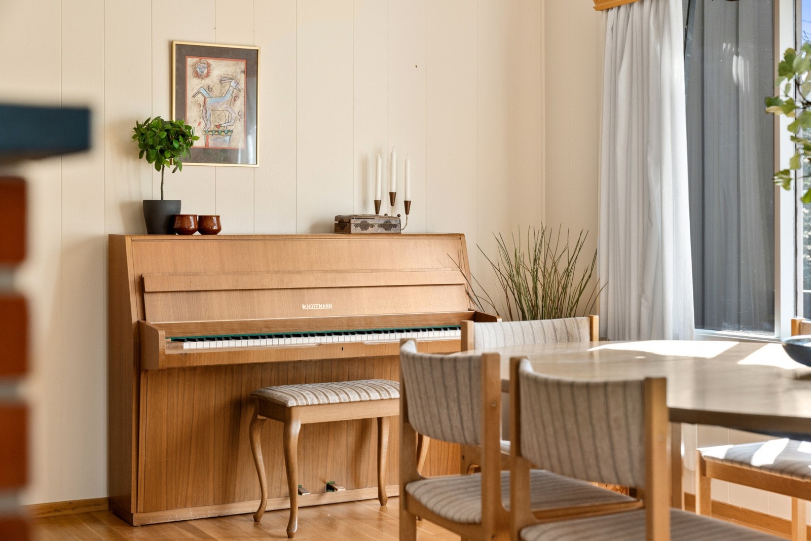 God plass i stue Galleribilde