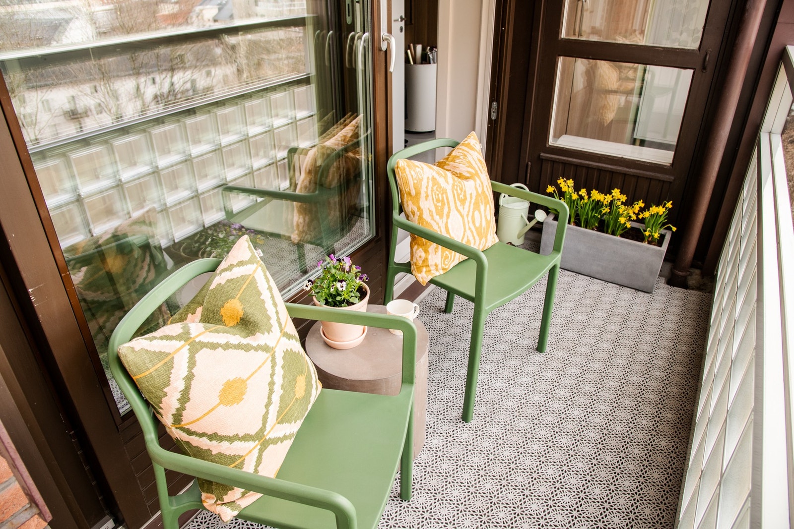 Den romslige utformingen gir gode muligheter for å innrede med sittegruppe, grønne planter eller andre personlige elementer som skaper en lun og hyggelig atmosfære. Galleribilde