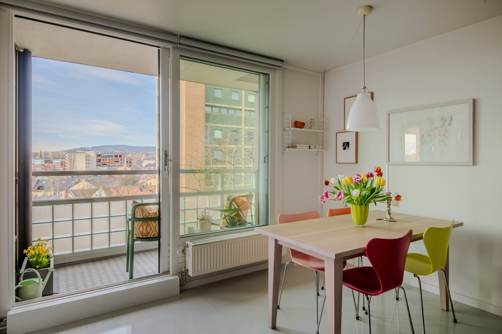 Boligen byr på store vindusflater som gir deg en utsikt du sent vil glemme Galleribilde