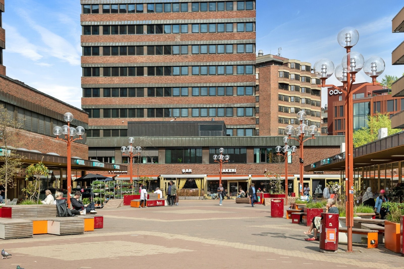 Tøyen Torg med flere gode servicetilbud. Galleribilde