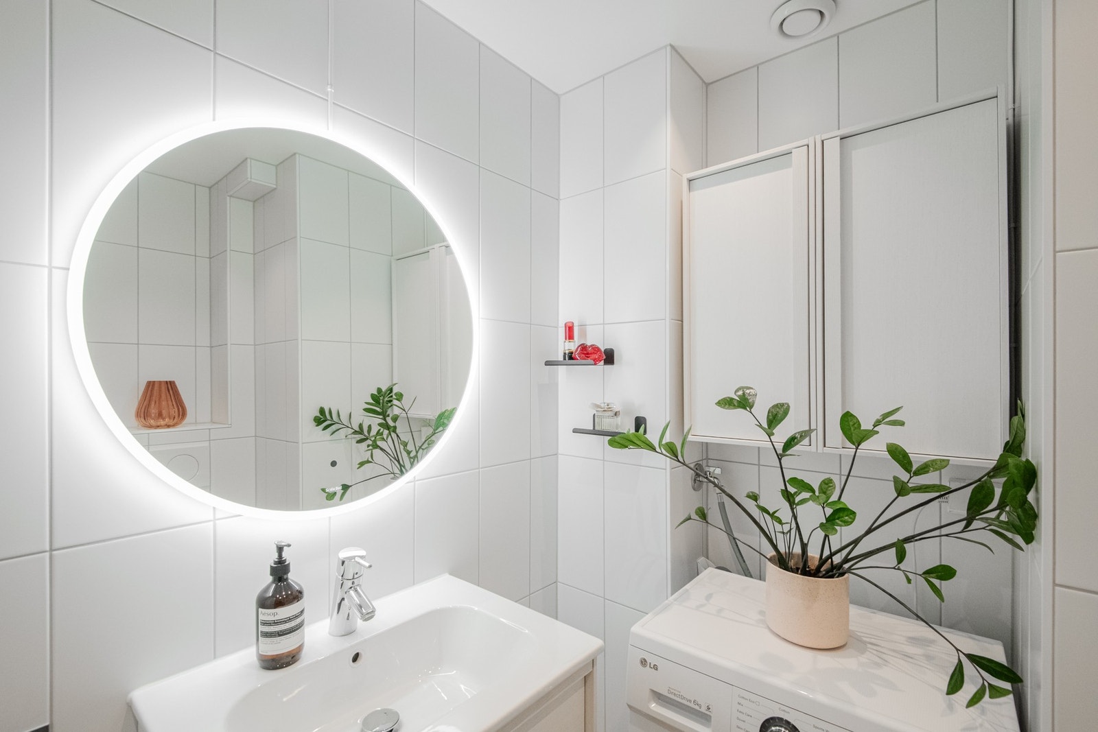Badet ble i 2019 oppgradert med nye varmekabler, innfelte downlights. Samme år ble det lagt flis på flis på overflatene. Galleribilde