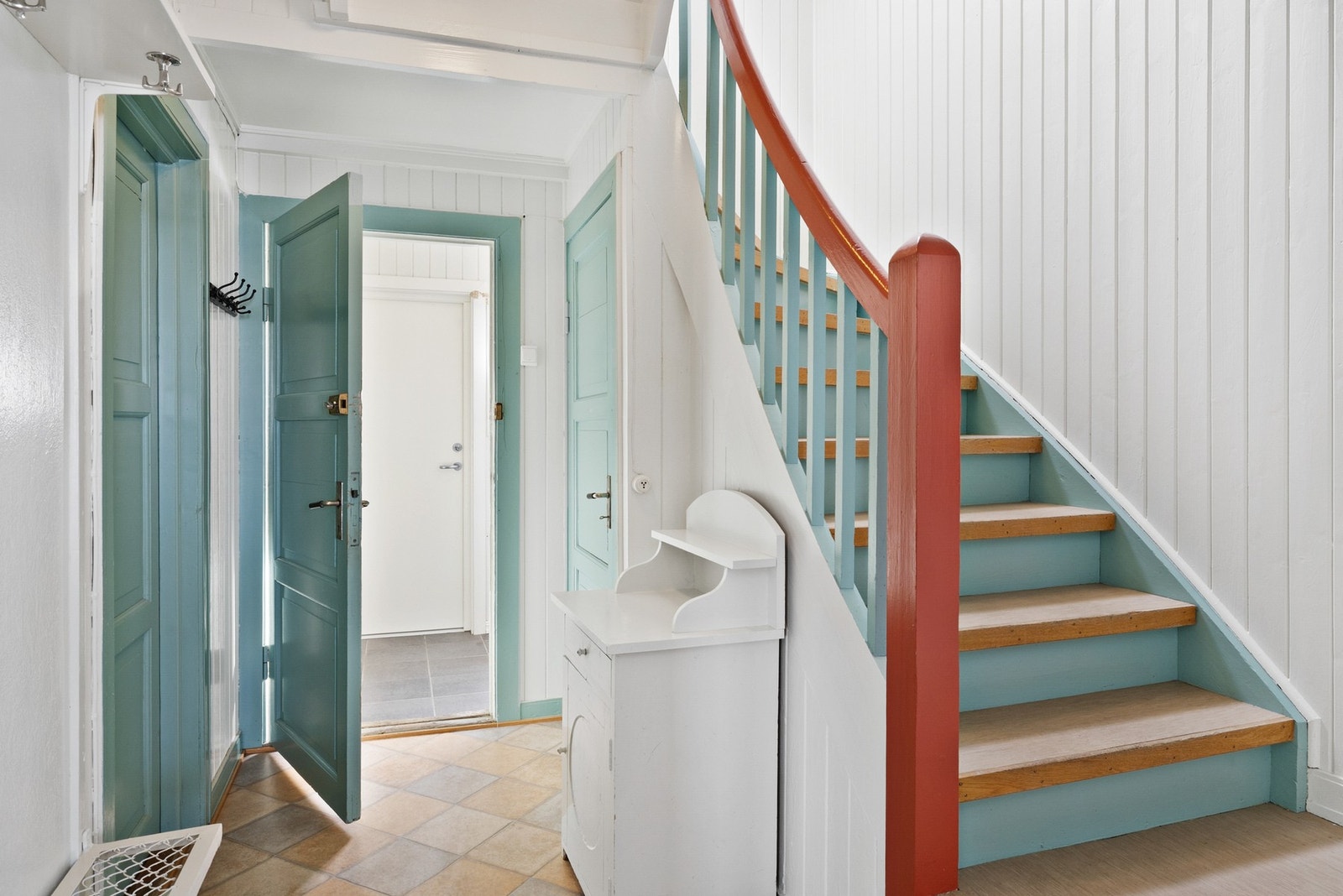 Trappen leder opp til boligens 2.etasje Galleribilde