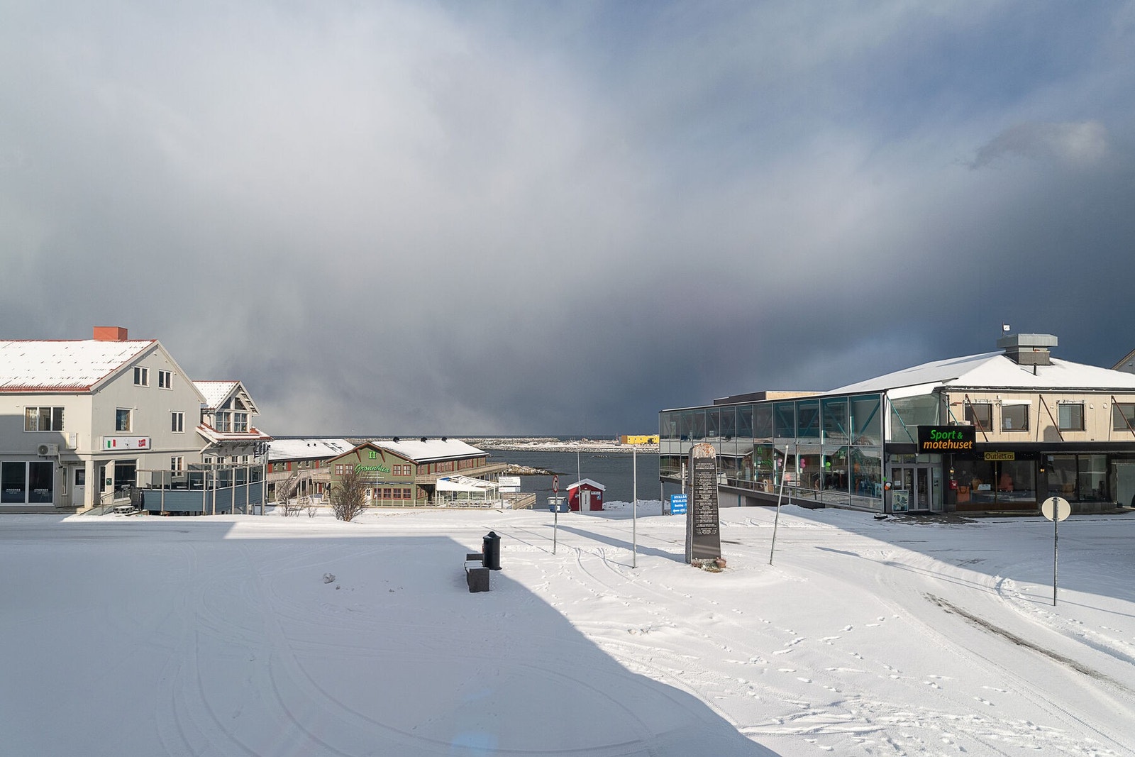 Fra leiligheten får du utsikt mot havet, samt deler av Andenes sentrum. Galleribilde