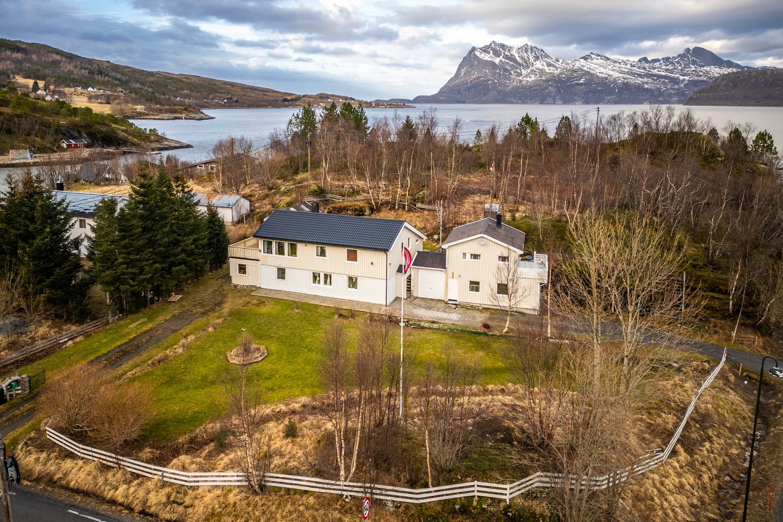 EIE eiendomsmegling har gleden av å presentere Steinslandsveien 1 Galleribilde