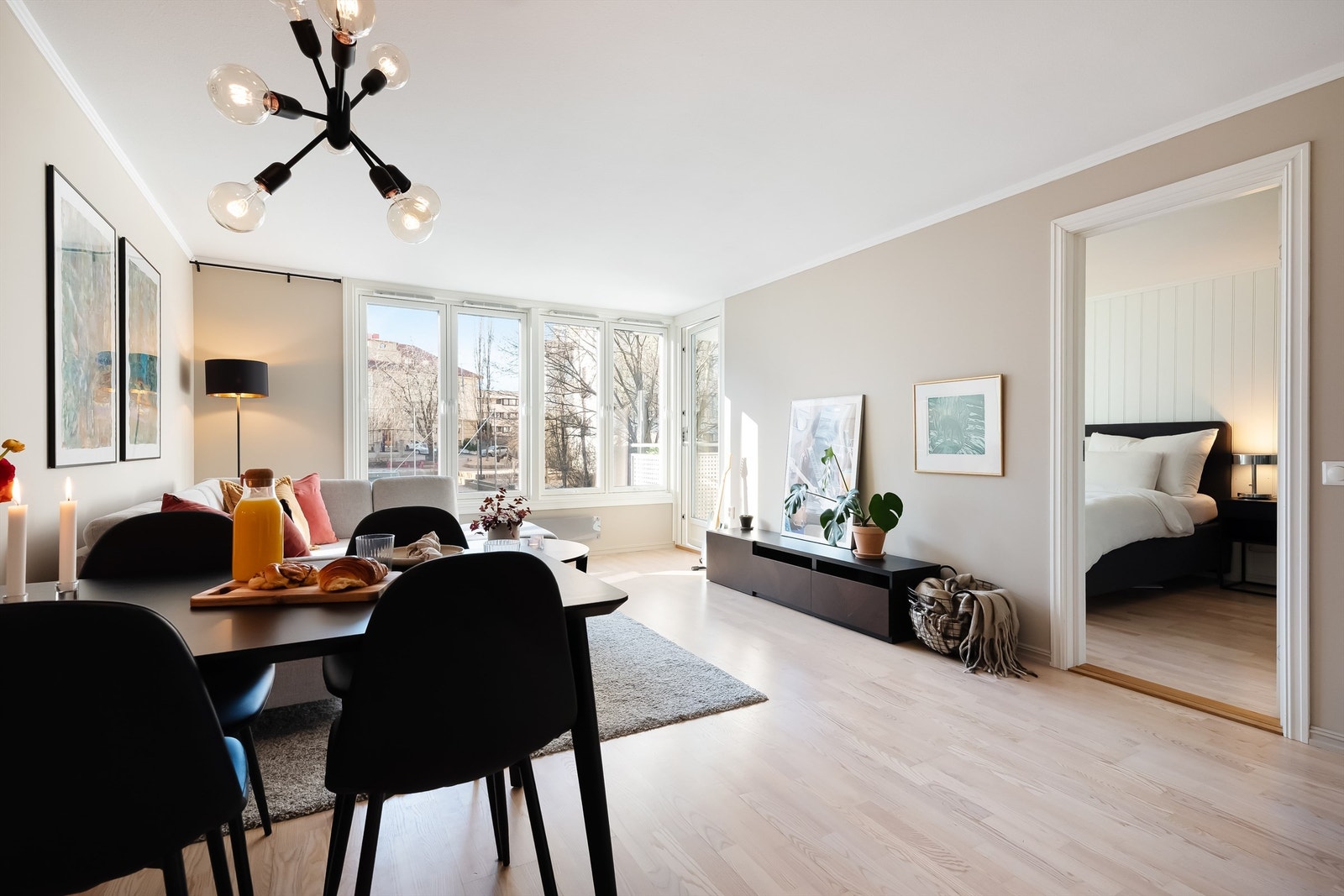 En meget lys og innholdsrik 2-roms med heis og solrik balkong på 6 kvm! Galleribilde