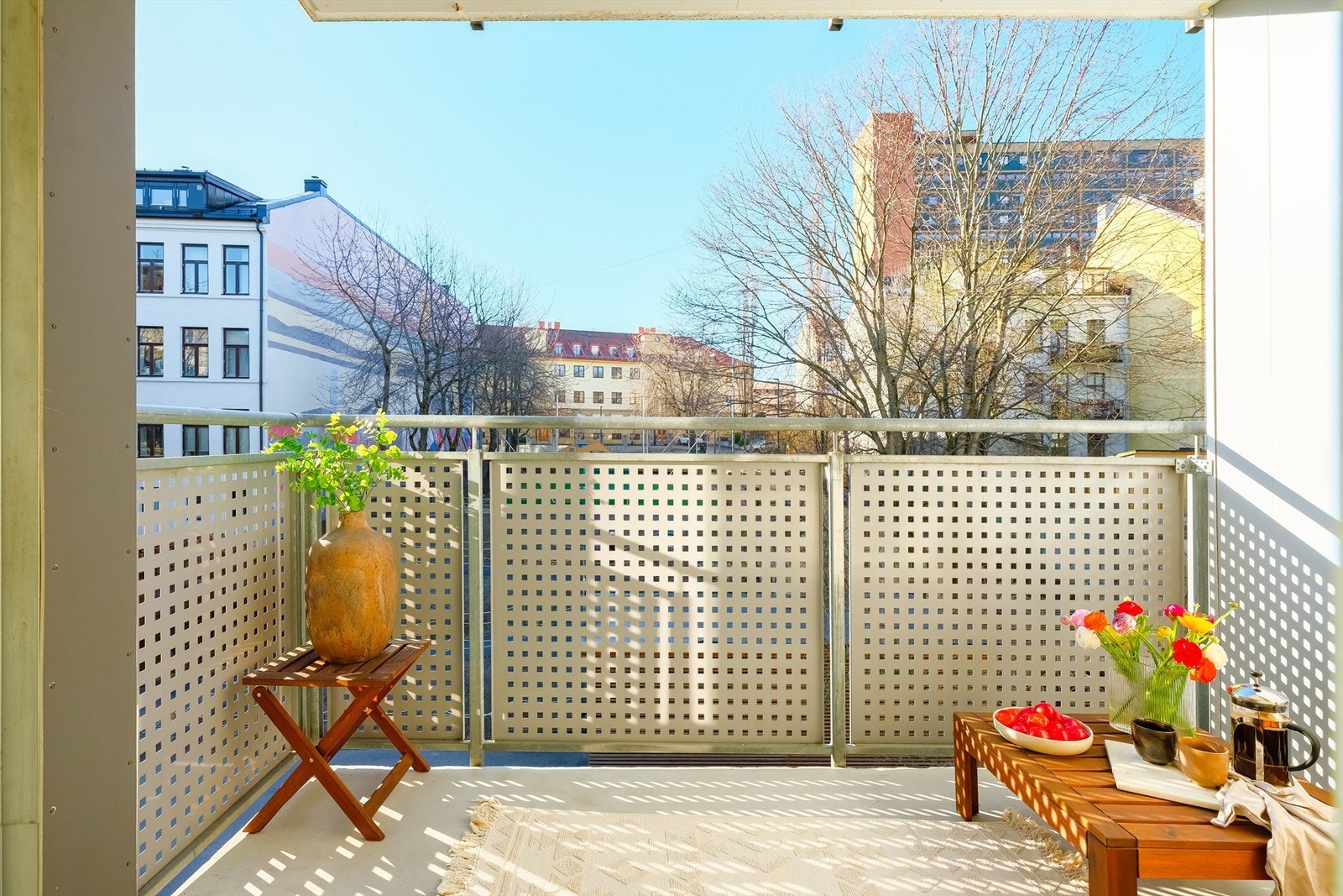 Solrik balkong på hele 6 kvm med sol fra ca. kl. 14-20 på sommeren. Galleribilde