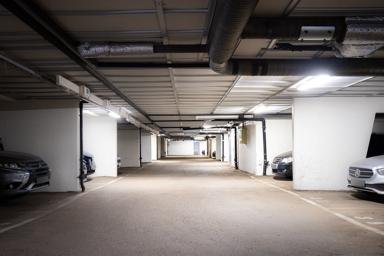 Tidvis mulighet for kjøp eller leie av garasjeplass i kjelleren. Galleribilde