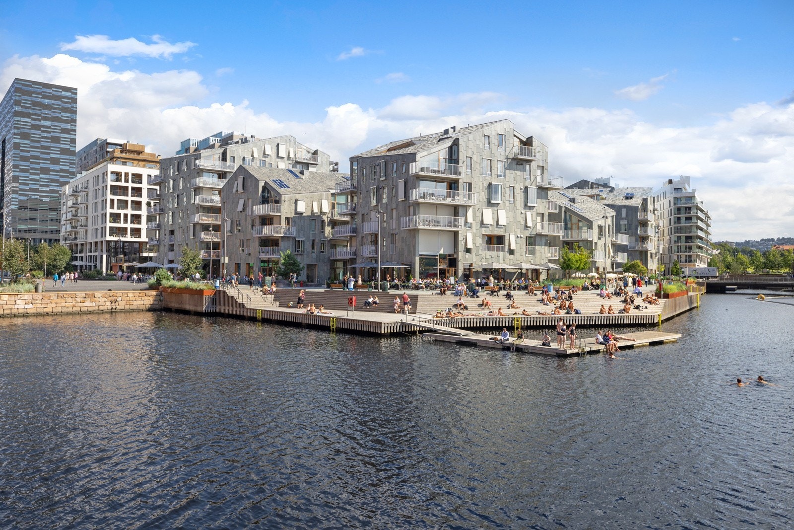 Kort vei til Bjørvika, Barcode og Sørenga med populære spisesteder og badeplass. Galleribilde