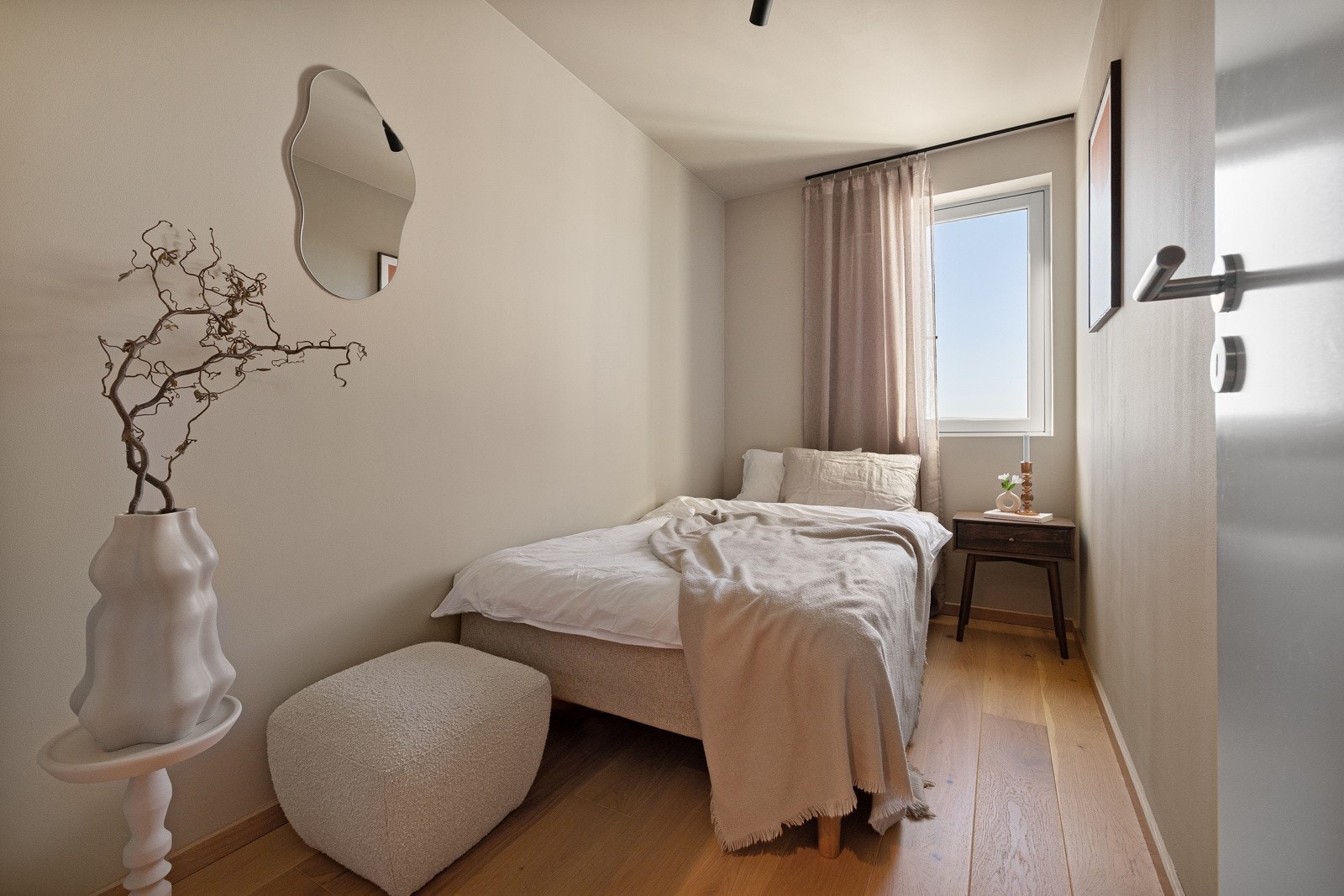 Begge soverom vender mot stille og rolig gårdsrom. Galleribilde