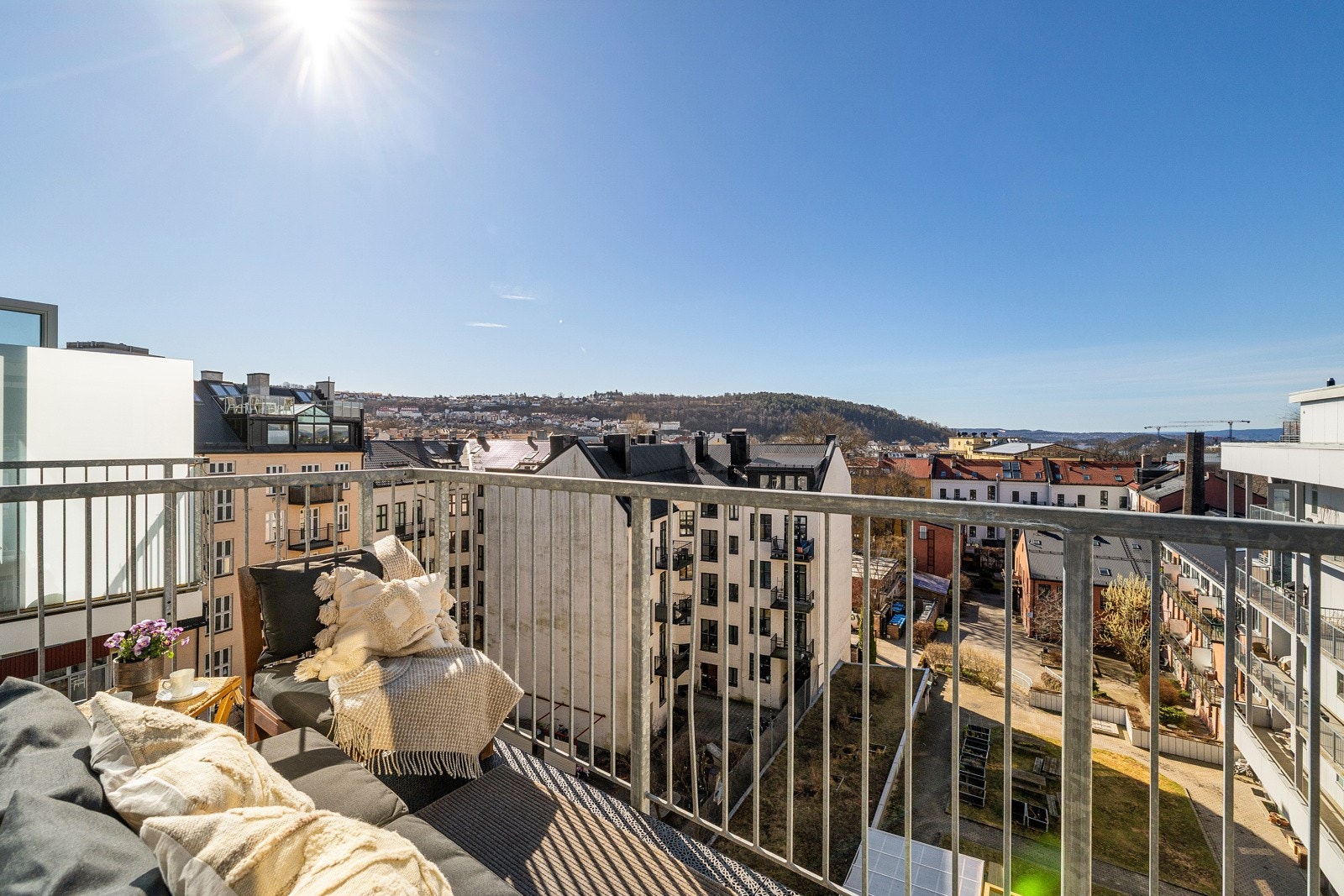 Toppleilighet i 6. etasje med unik utsikt og sol fra morgen til kveld. Galleribilde