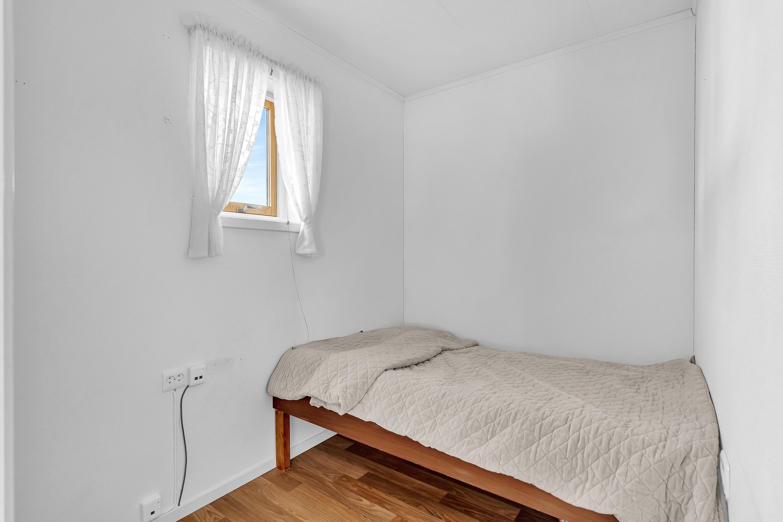 Soverom 3 er opprinnelig godkjent som arbeidsrom, men brukes i dag som soverom. Det gjøres oppmerksom på at soverommet ikke godkjent som soverom. Galleribilde