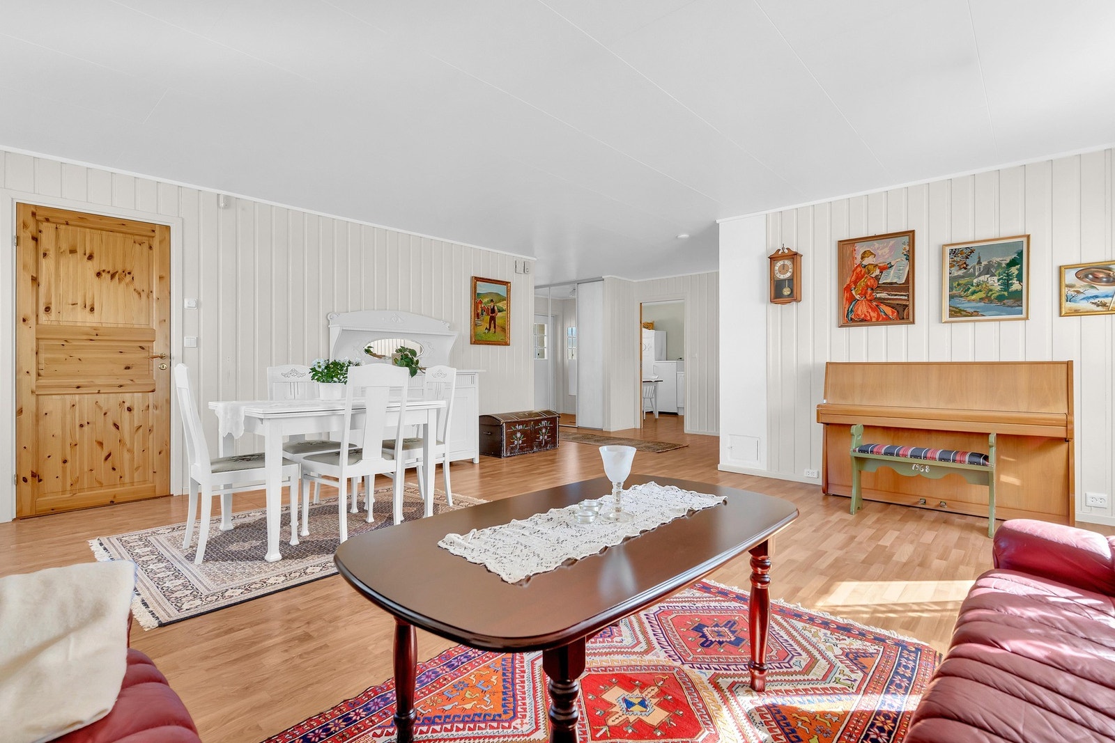 Du kan invitere både venner og bekjente på hyggelige spillkvelder eller sammenkomster! Galleribilde