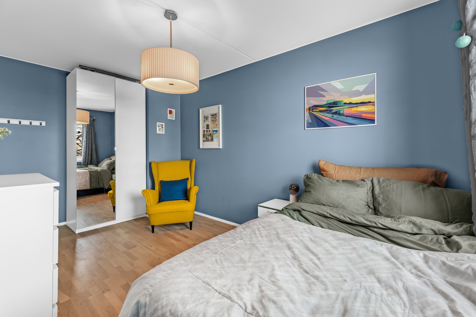 Her får du god plass til soveromsmøbler. Galleribilde