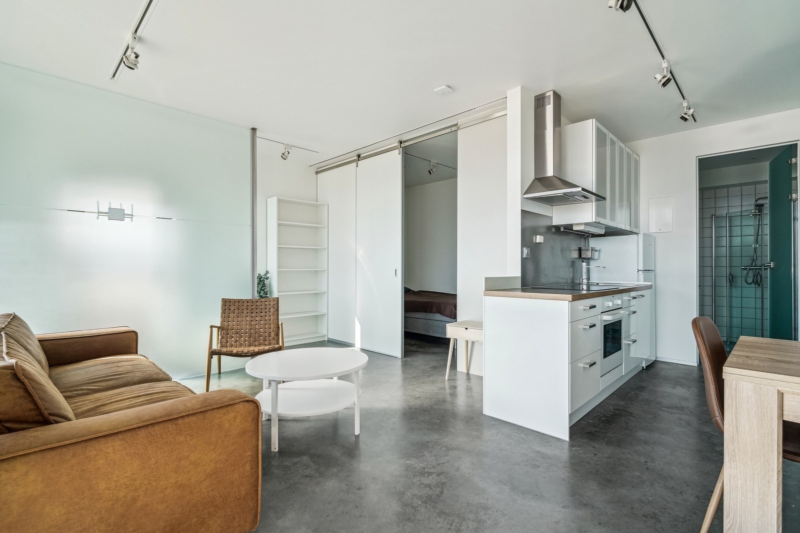 Hybelen er utleid for kr. 8 300 og leiligheten for kr. 10 300 per måned. Galleribilde